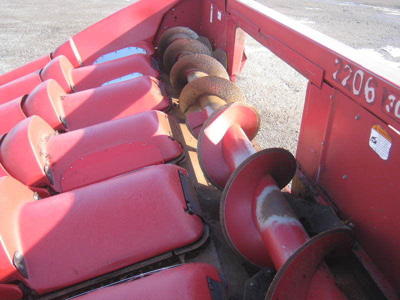 Combines & Harvesting Equipment  Case IH 2206 Corn Head  Photo